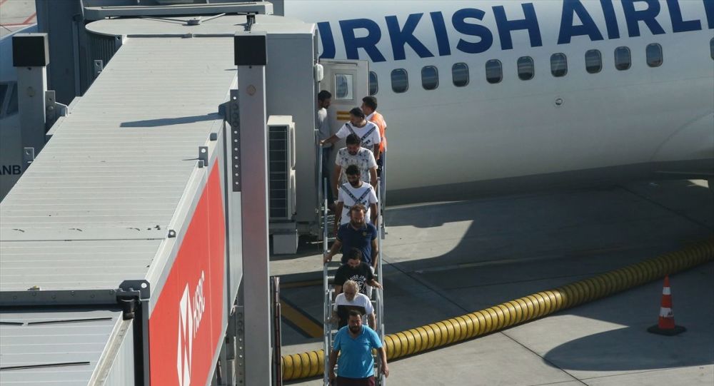 10 denizci Türkiye ye döndü