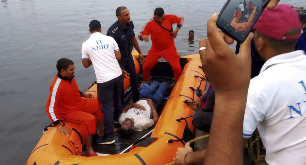 Gezi teknesi alabora oldu: 12 ölü