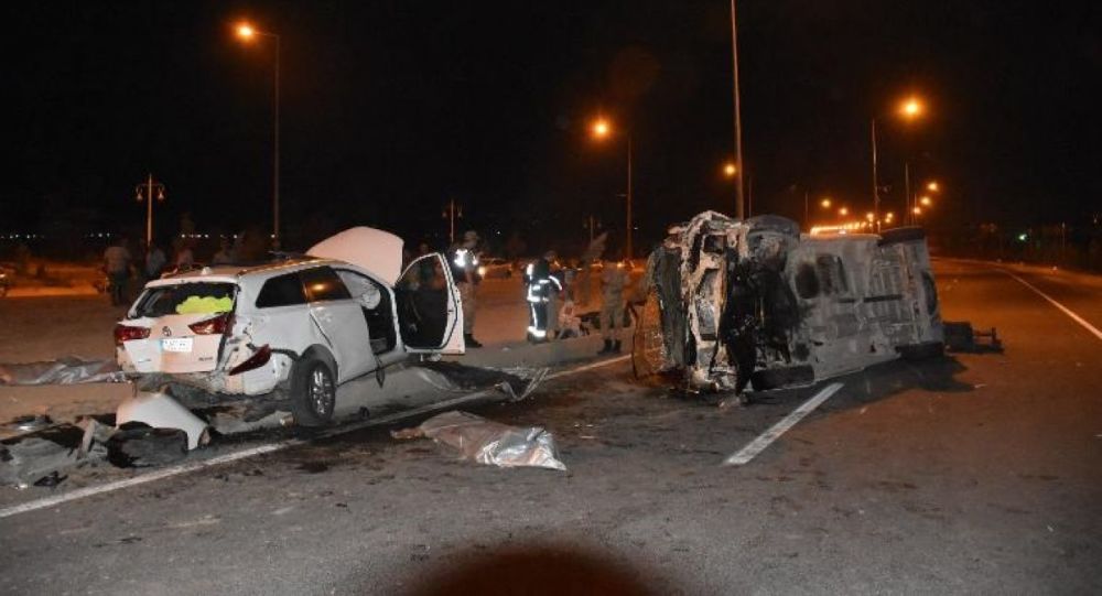 Malatya da işçi servisi, otomobille çarpıştı: 2 ölü, 16 yaralı