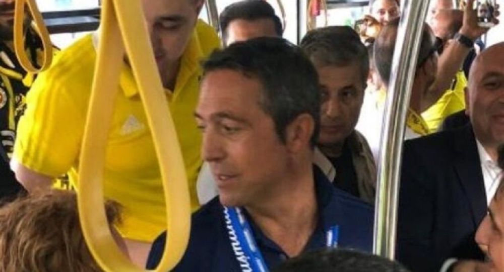Ali Koç, derbi öncesi Fenerbahçe taraftarlarını uğurladı