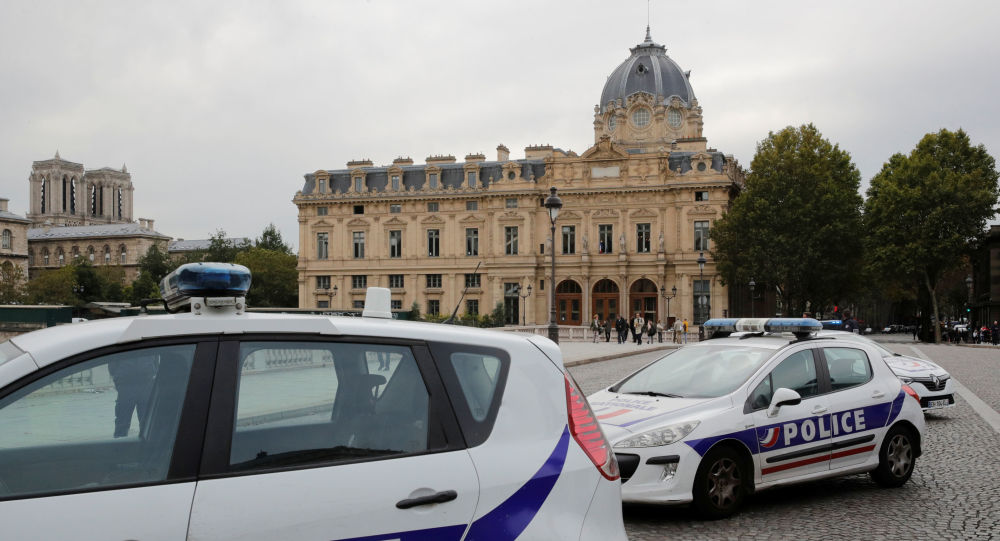 Paris te bıçaklı saldırı: 1 ölü, 2 yaralı