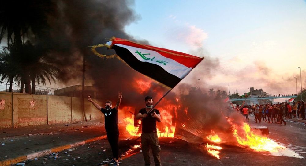 Irak ta göstericiler bazı siyasi partilerin ofislerini ateşe verdi