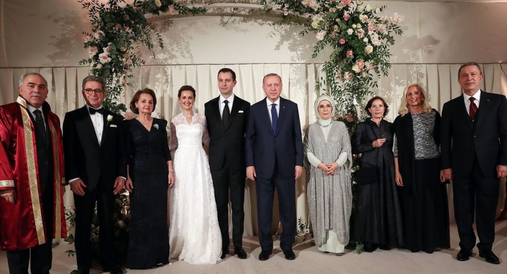Erdoğan, Bakan Akar ın oğlunun nikah şahidi oldu!
