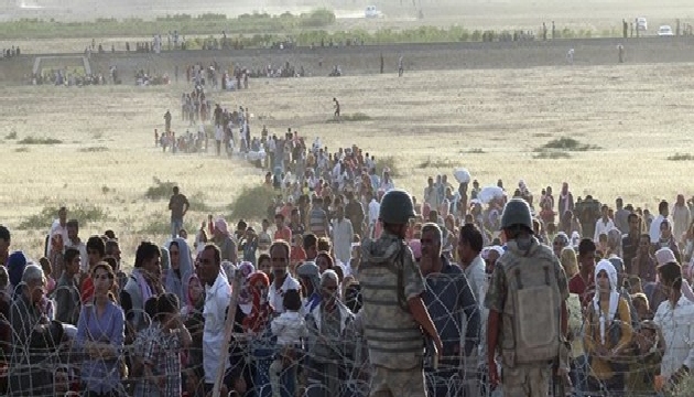 Binlerce Suriyeli Türkiye sınırında