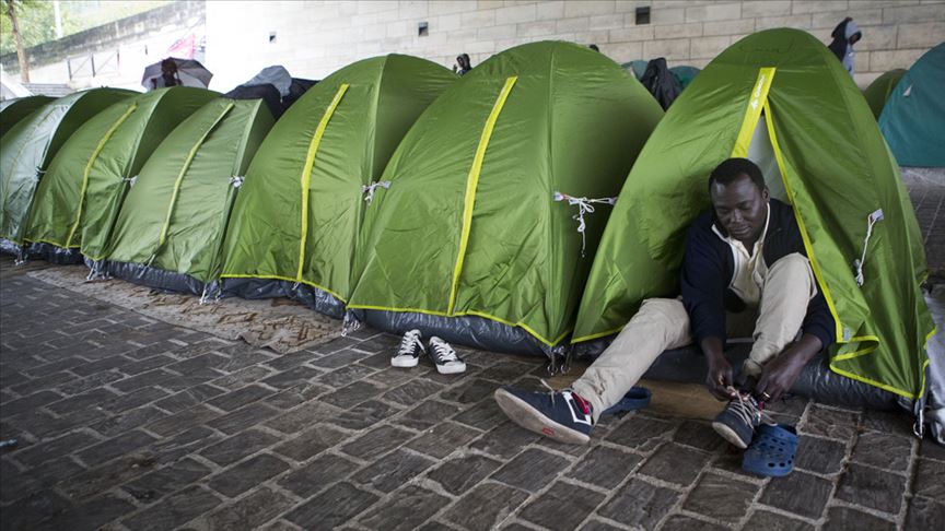 Paris te düzensiz göçmen operasyonu