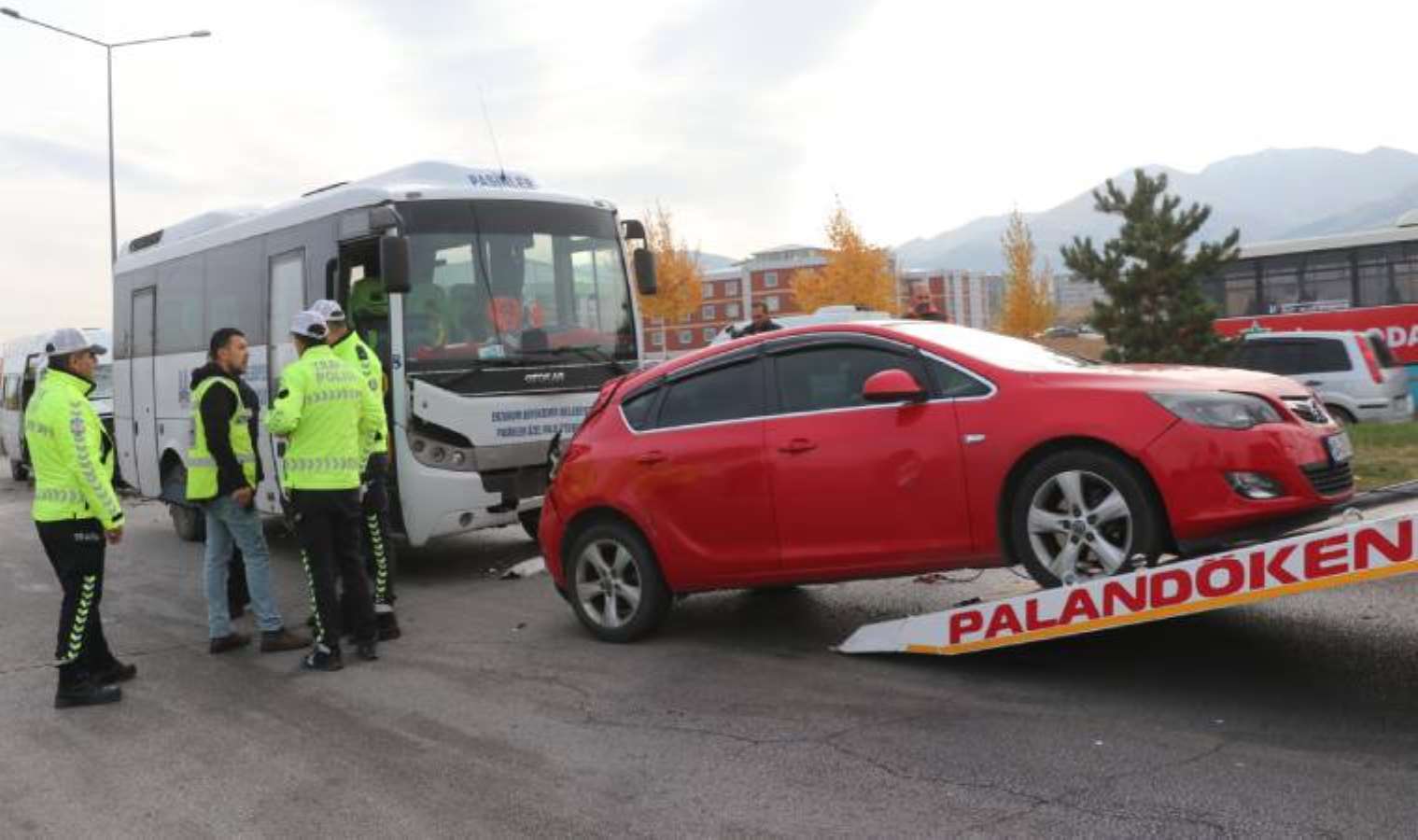Erzurum da feci kaza! 5 araç birbirine girdi