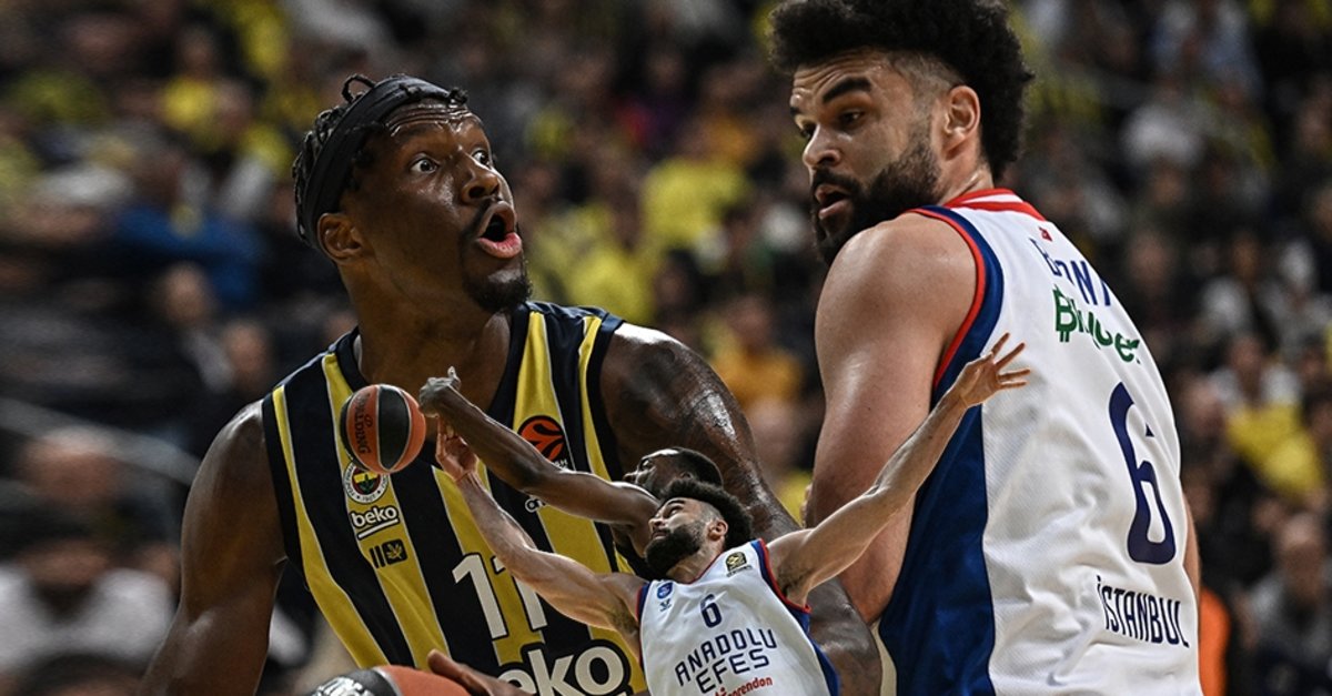 Fenerbahçe Beko, Anadolu Efes in play-off umutlarını bitirdi