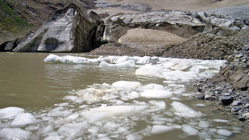 Hakkari de 20 bin yıllık buzullar eriyor