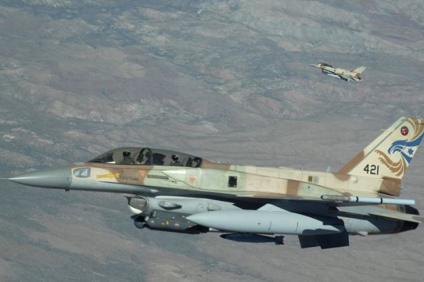İsrail , Suriye de askeri tesisi vurdu