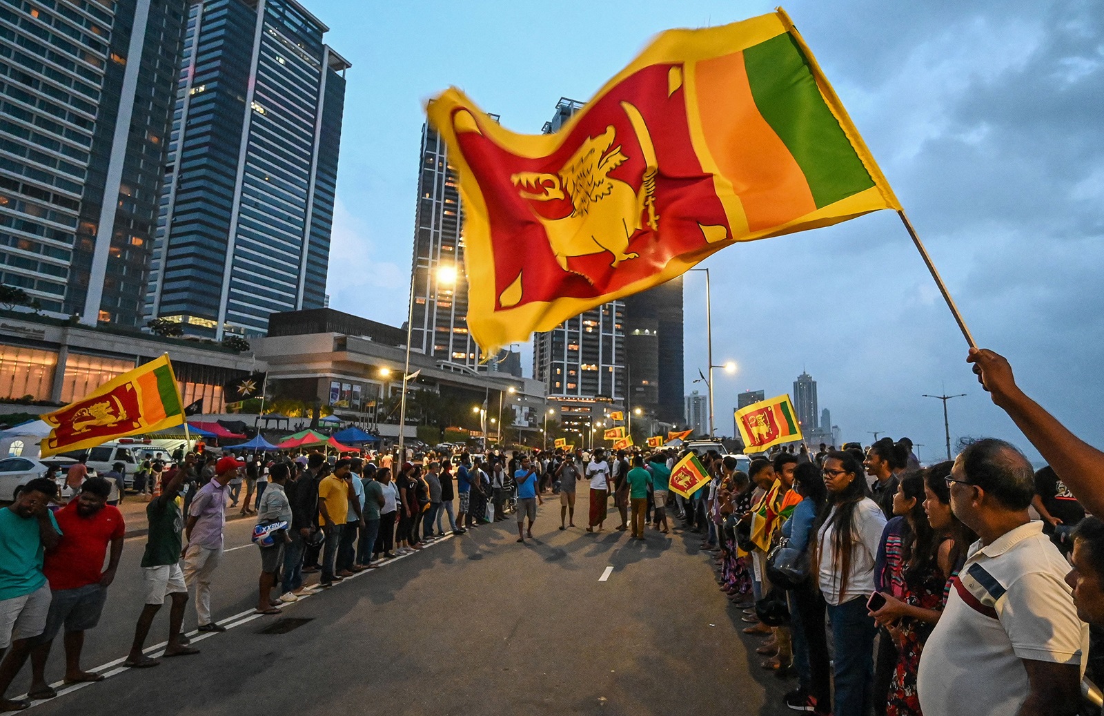 Sri Lanka, tarihinde ilk kez temerrüde düştü