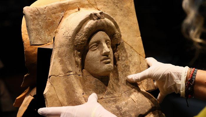 Antik mezardan kadınların 2 bin 500 yıllık  hüznü  çıktı!