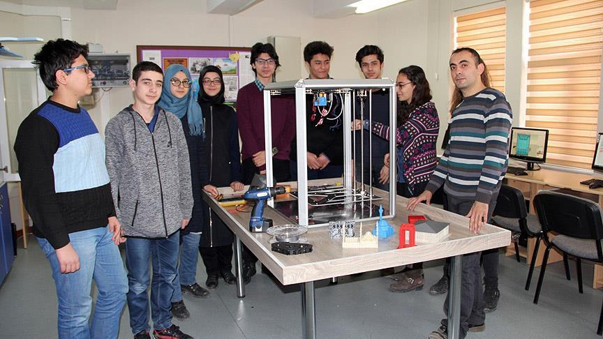 Lise öğrencileri 3D yazıcı üretti