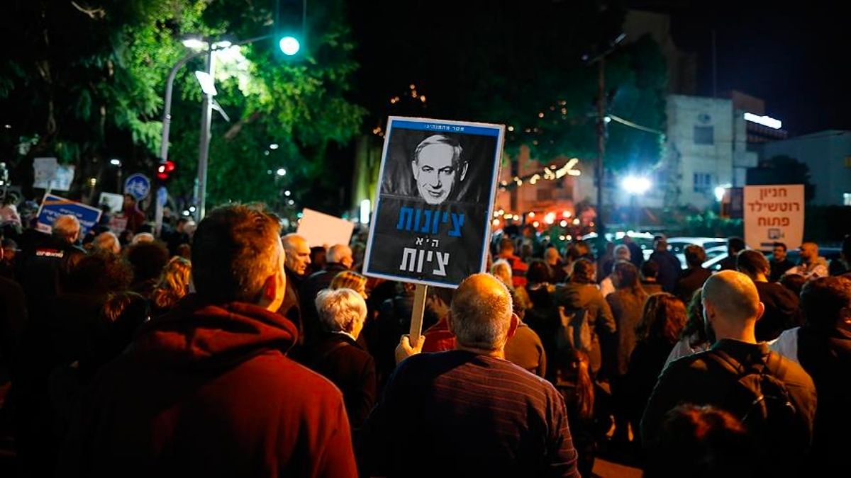 Netanyahu hükümetine protesto: Binlerce kişi sokağa döküldü