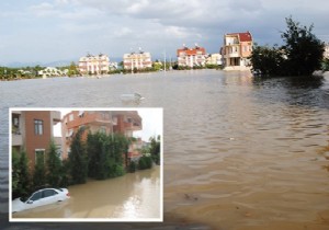 Antalya-Manavgat ta sağanak yağış hayatı felç etti!
