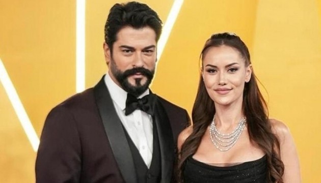 Fahriye Evcen hayranlaryla bulutu