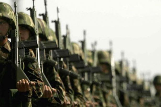 100 askere FETÖ den gözaltı kararı