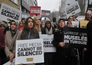Medya darbesi Brüksel de protesto edildi!
