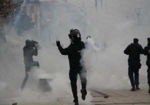 Kosova da hükümet karşıtlarına müdahale!
