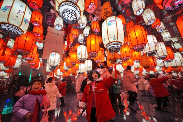 Çin de bayram tatilinde ülke içi seyahatler salgın öncesi seviyeyi aştı