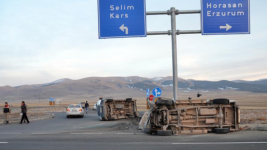 Kars ta kaza: 14 öğrenci yaralı