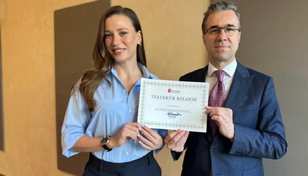 Vergilerini tam �dedi! Serenay Sar�kaya'ya  te�ekk�r belgesi