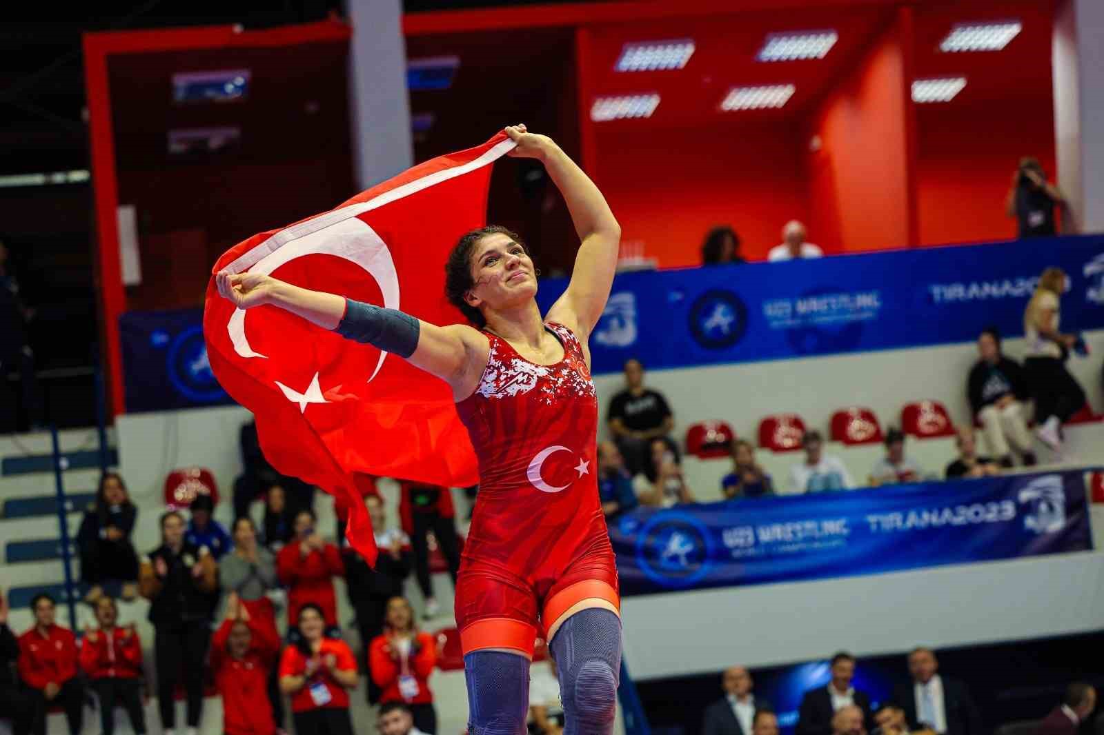 Milli Güreşçi Nesrin Baş:  Türk kadınının gücünü gösterdiğim için mutluyum 