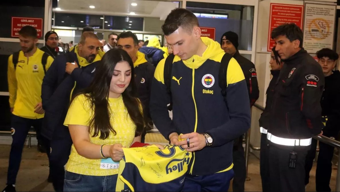 Fenerbahçe Antalya ya indi!