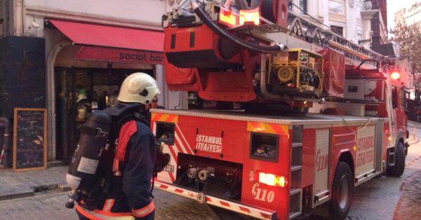 Taksim de otel yangını kontrol altına alındı