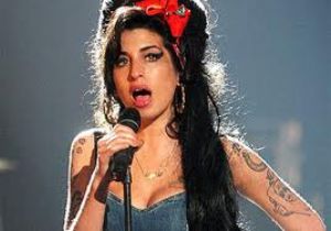 Amy Winehouse Yeniden Sahnede