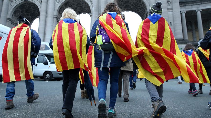 Ayrılıkçı Katalanlardan yol kesme eylemi
