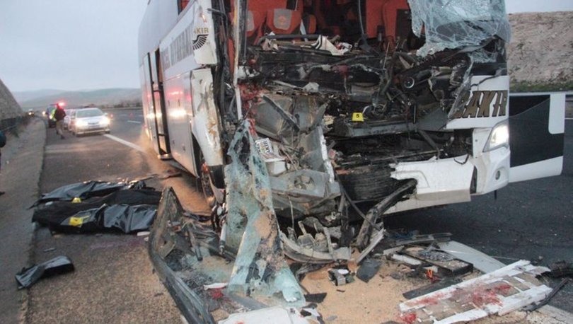 Facia gibi kaza: Otobüs TIR a çarptı