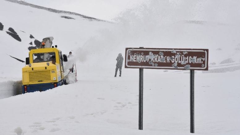 Nemrut Dağı nda 6 metre karla mücadele