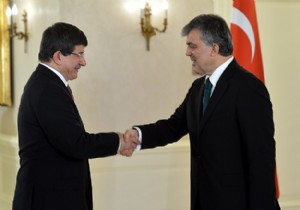 Cumhurbaşkanı Gül Davutoğlu nu tebrik etti!