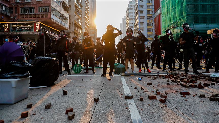 Hong Kong da protestolar devam ediyor