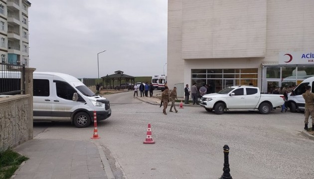 Diyarbakır da iki aile arasında silahlı kavga: 3 ü ağır 11 yaralı