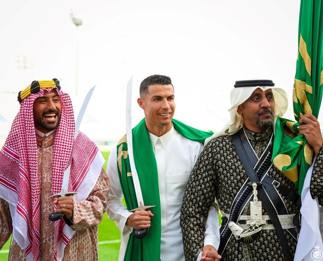 Ronaldo dan Suudi Arabistan için özel dans
