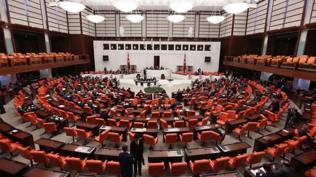 TBMM de konuşma süresi gerginliği: CHP ve HDP Genel Kurul u terk etti