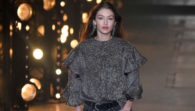 Epstein dosyas�nda ad� ge�en Gigi Hadid k�plere bindi!
