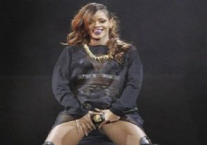Rihanna Londra Konserinde Tacizciyi Yumrukladı