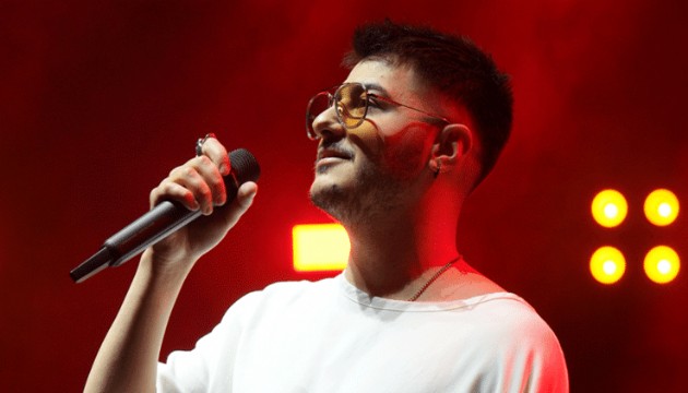 Semicenk hayranlar�n� �zen haber! Evinde kaza ge�irdi!