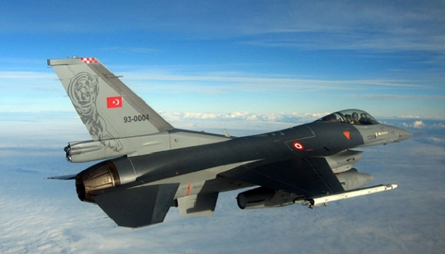 Türk F-16 sına Suriye den taciz!