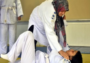 Düzce li teyze, 65 yaşında judoya başladı!