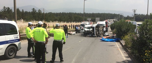 İzmir de feci kaza: 7 ölü