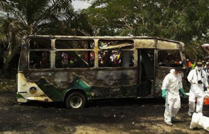 Kolombiya da minibüs patladı: 7 ölü!