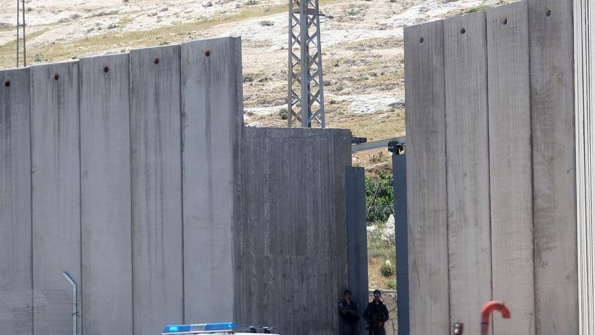 İsrail in  ayrım duvarı  inşatı sürüyor