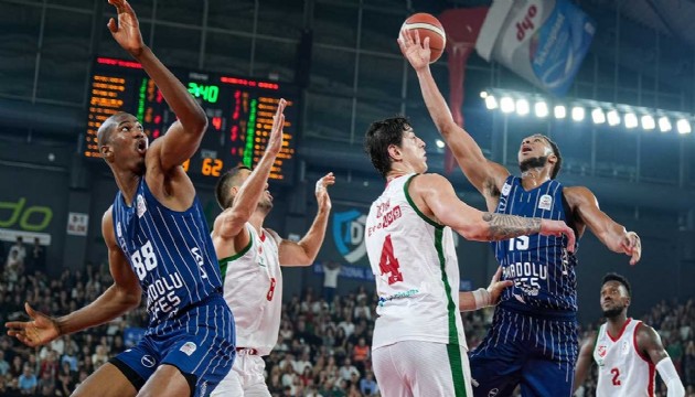 Anadolu Efes, Karyaka'y rahat geti