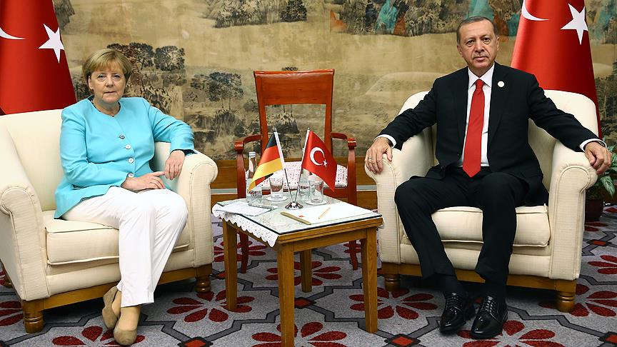 Erdoğan, Merkel ile görüştü!