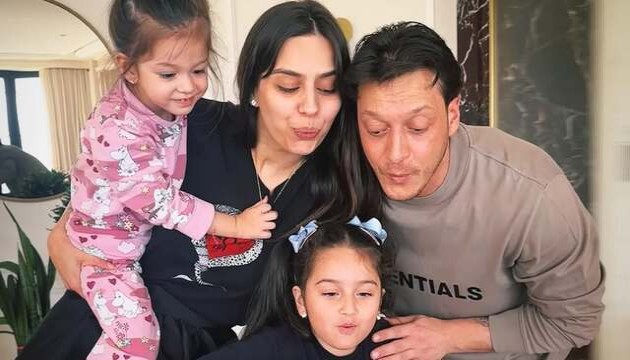 �nl� �ift ���nc� kez anne baba oldu