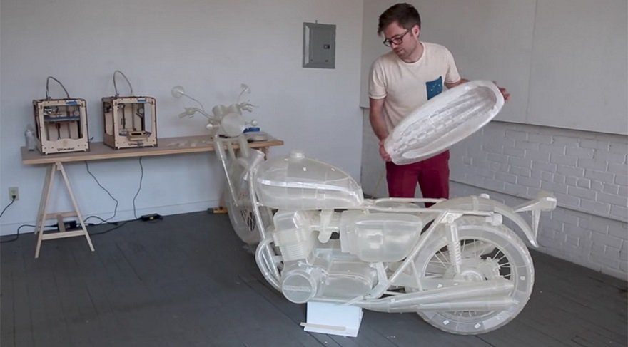 Üç boyutlu yazıcı ile kendine motosiklet üretti