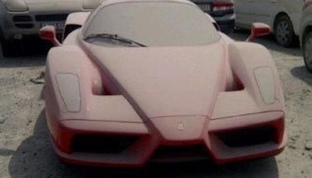 Milyon dolarlık Ferrari nin sahibi yok!